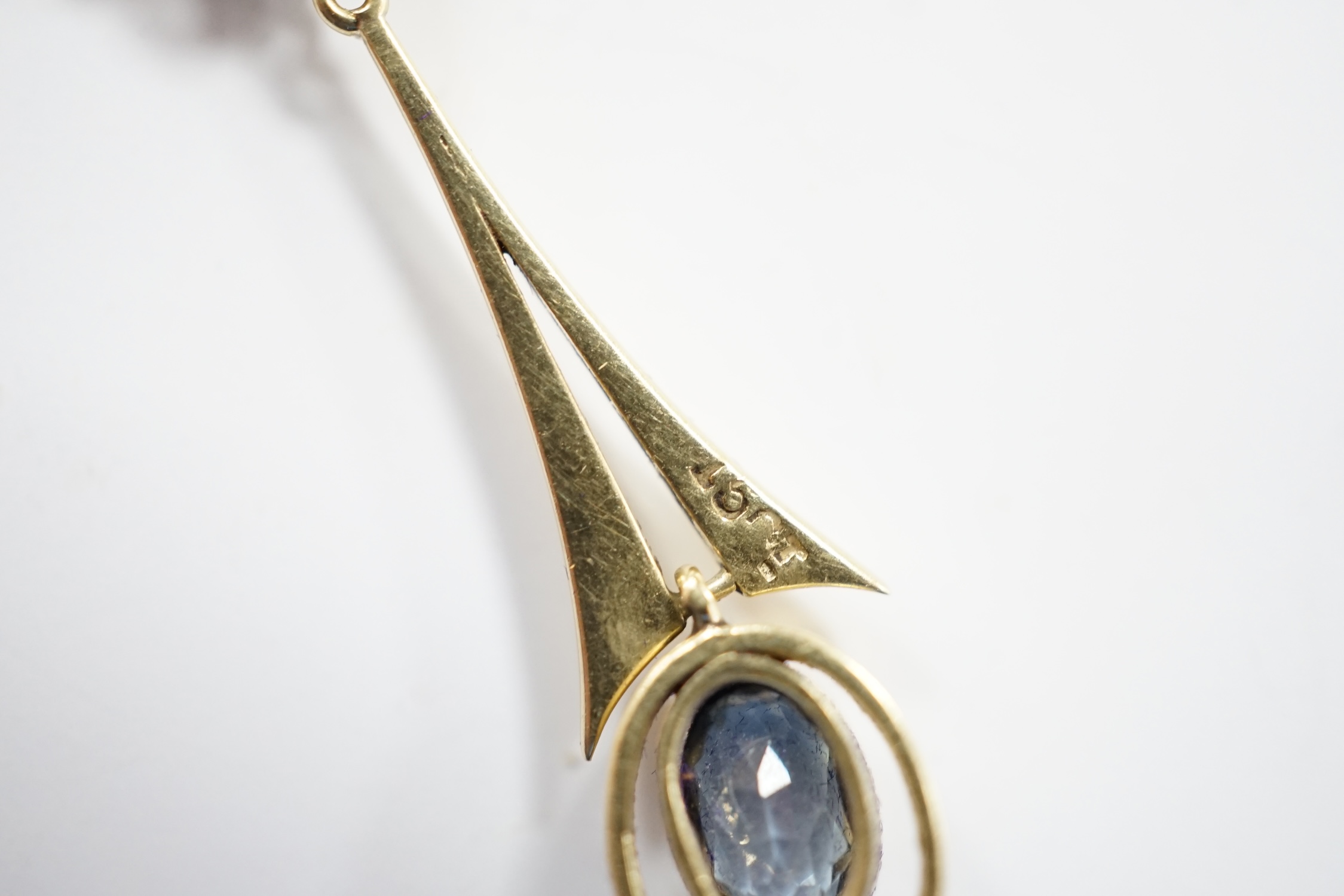 An Edwardian Art Nouveau 15ct and two stone aquamarine set drop pendant necklace, overall 43cm, gross weight 2.9 grams.